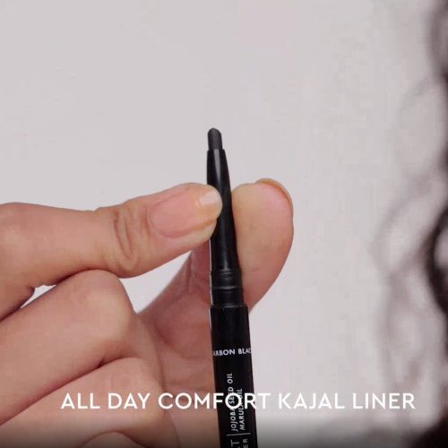 Delineadores kajal escuros que duravam muito tempo