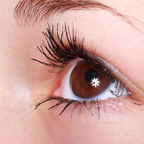 Dicas para aplicar maquiagem nos olhos com capuz