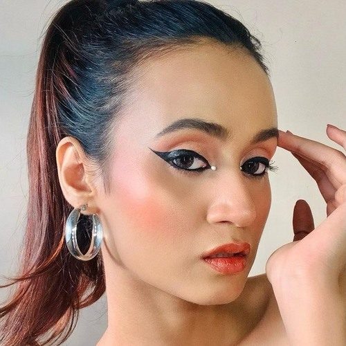Como aplicar maquiagem kajal nos olhos? Guia passo a passo para maquiagem diária dos olhos!