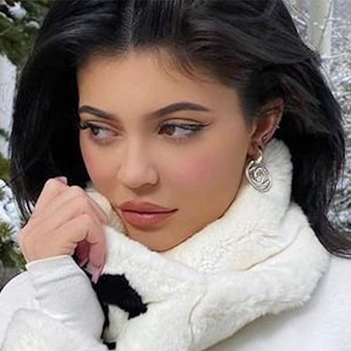 Como aplicar o "look de maquiagem Cold Girl" ou "look de maquiagem I Am Cold"