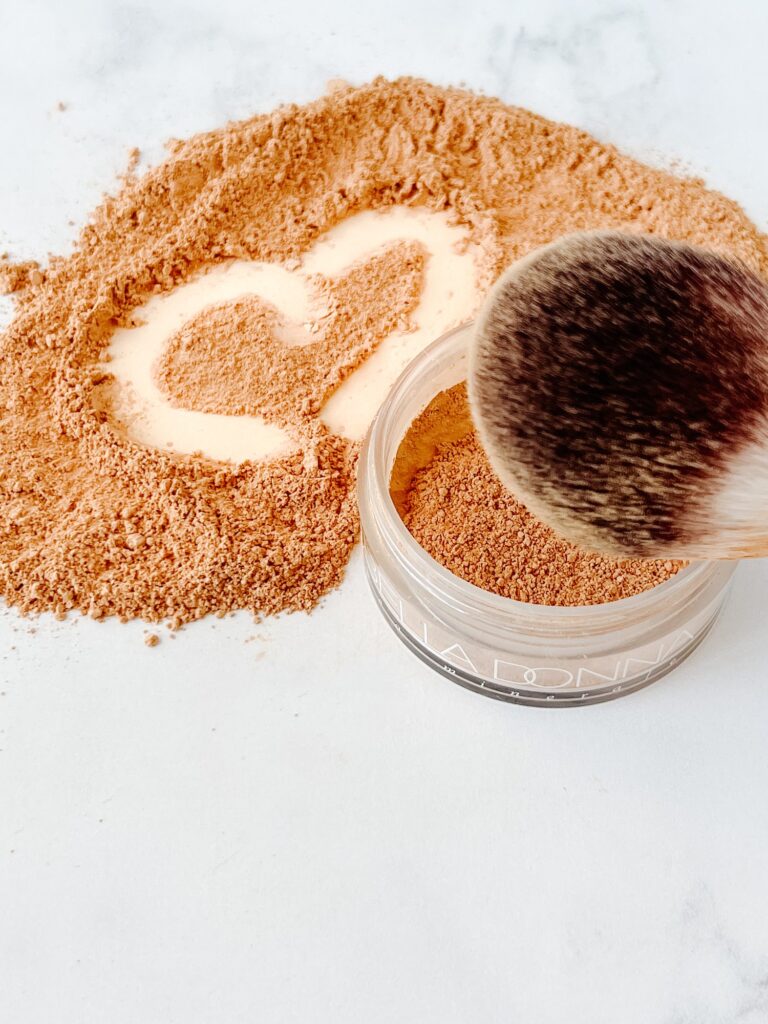 Descubra a beleza e o brilho da maquiagem mineral! - Pure Joy Skin Care and Wax Studio