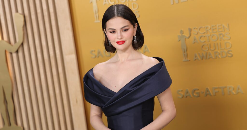 O limpador de US $ 16 Selena Gomez usada para a pele brilhante no SAG Awards