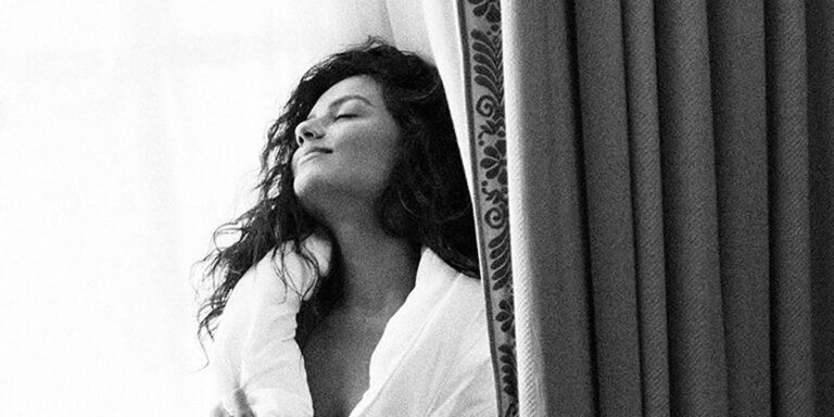 As melhores máscaras faciais da noite para a pele brilhante