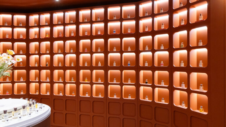 A marca de perfume favorita da Tiktok Dossier abre sua primeira boutique na cidade de Nova York