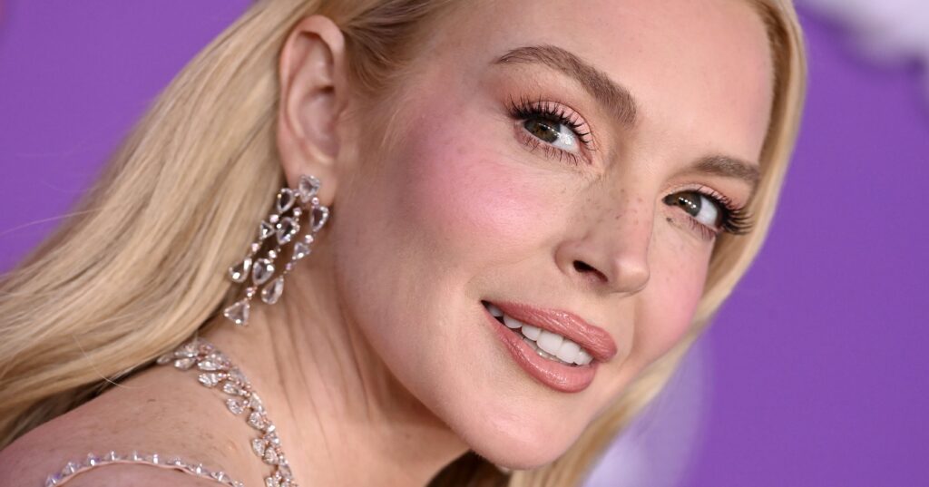 Veja as unhas de olho de gato de Lindsay Lohan para a sexta-feira mais esquisita