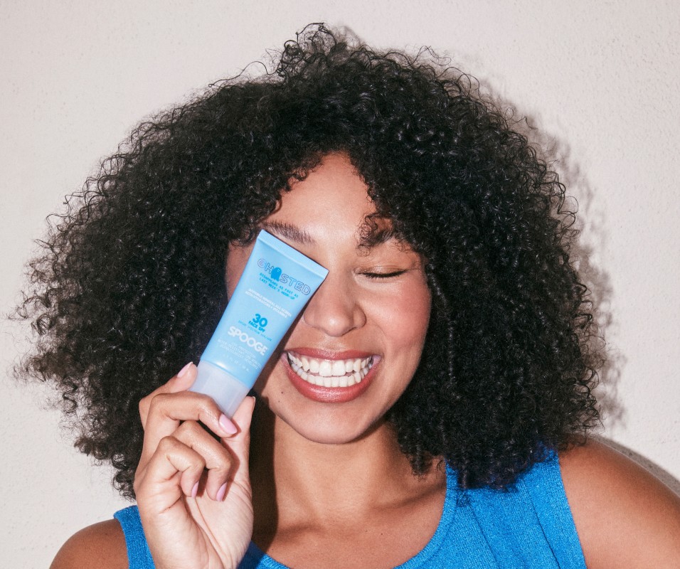 SPOOGE: Uma marca de cuidados solares desenvolvida por dermatologista direcionada às gerações mais jovens