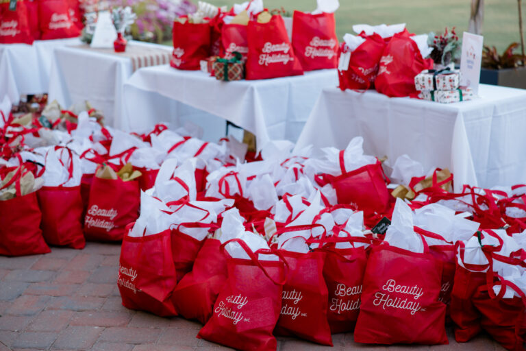 Como o Beauty Holiday transforma o excedente da indústria em presentes comunitários intencionais