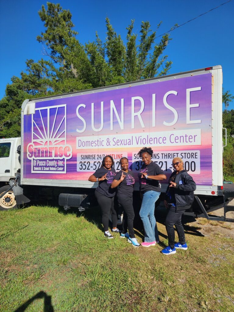 Impacto em ação: Como Zeta Phi Beta Sorority, Inc., Delta Alpha Zeta Zeta Chapter está restaurando a esperança em meio à crise de violência doméstica na Flórida!