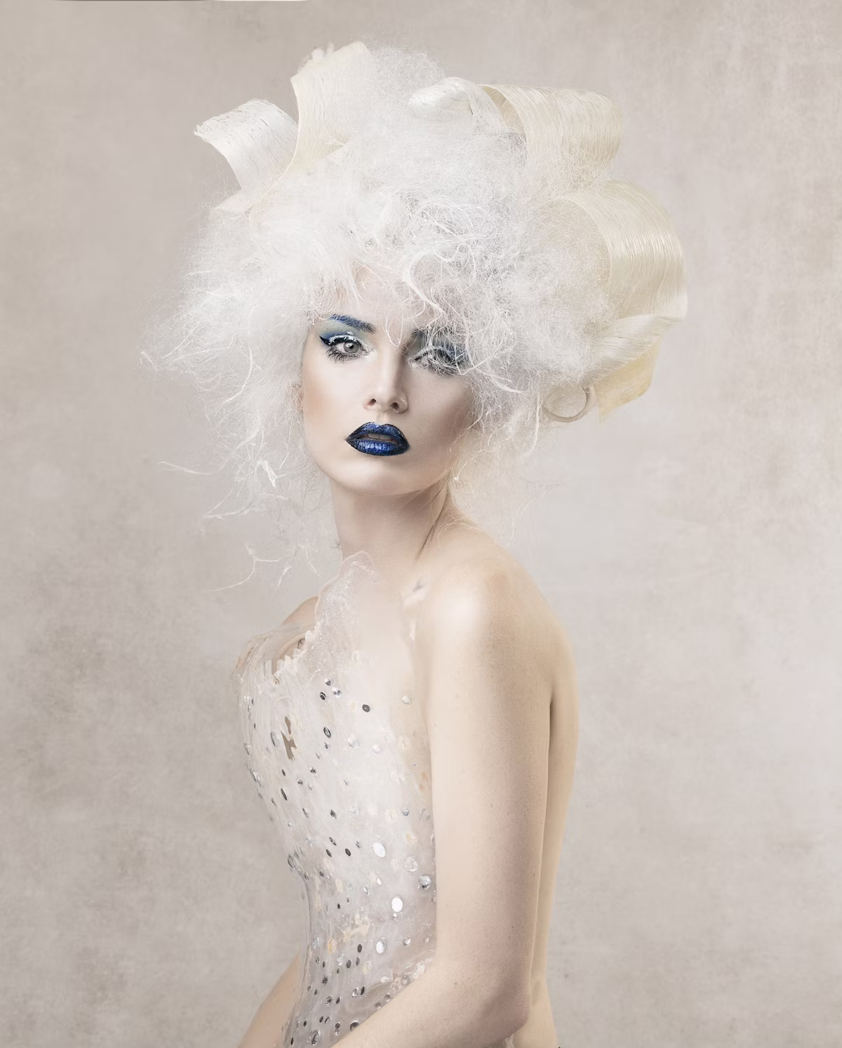 Cloud Dancer: redefinindo a arte da beleza em 2025