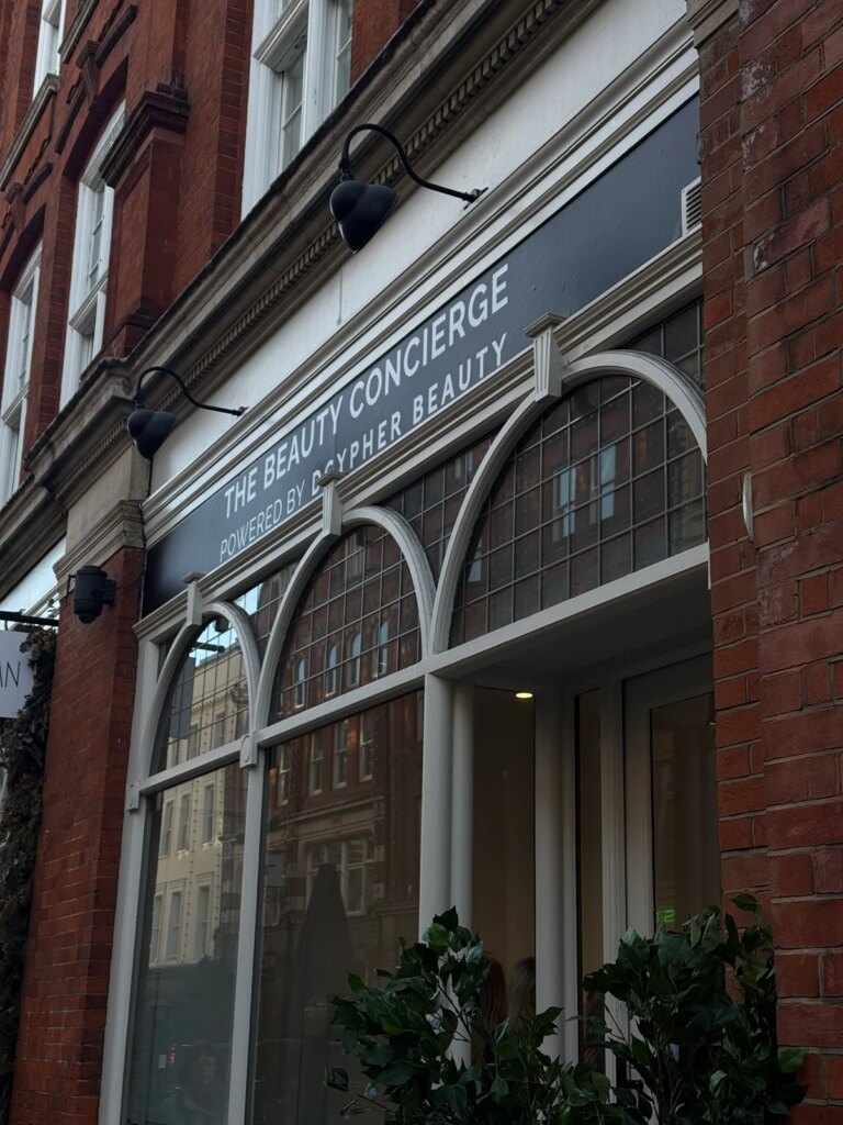 Concierge de beleza DCYPHER | Pop-up do Covent Garden