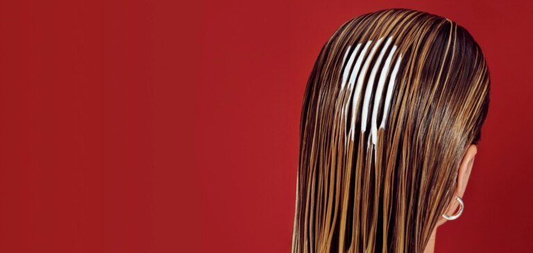 Wet hair with No.3PLUS spread over the hair