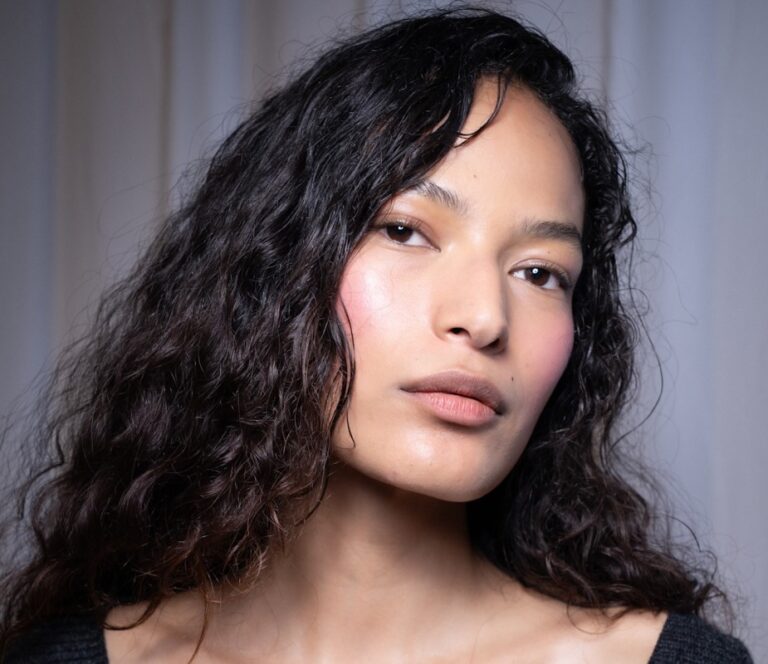 Os 12 melhores editores fashionistas de produtos de beleza experimentados em março