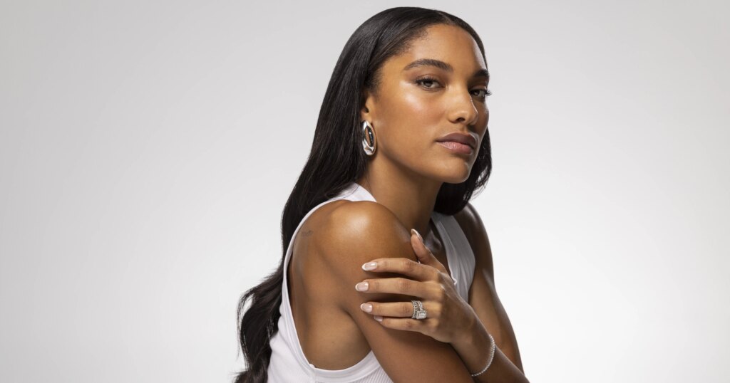 Tara Davis-Woodhall fala sobre cuidados com a pele, competições e muito mais