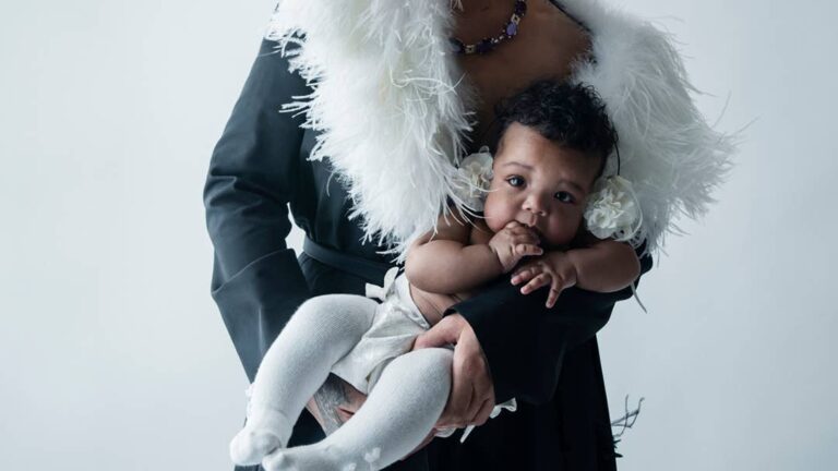 Leitura obrigatória: Rihanna e sua filha Rocki cobrem a revista ‘W’, Target colabora com Parke